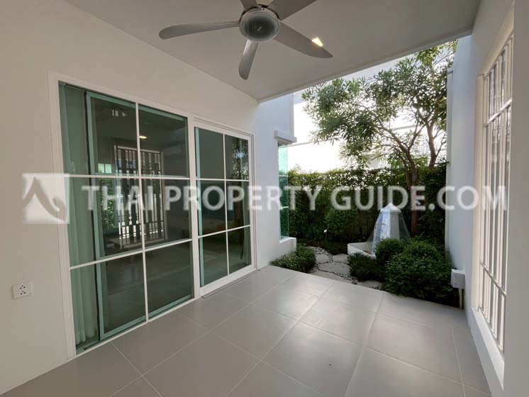 House with Shared Pool in Bangnatrad 